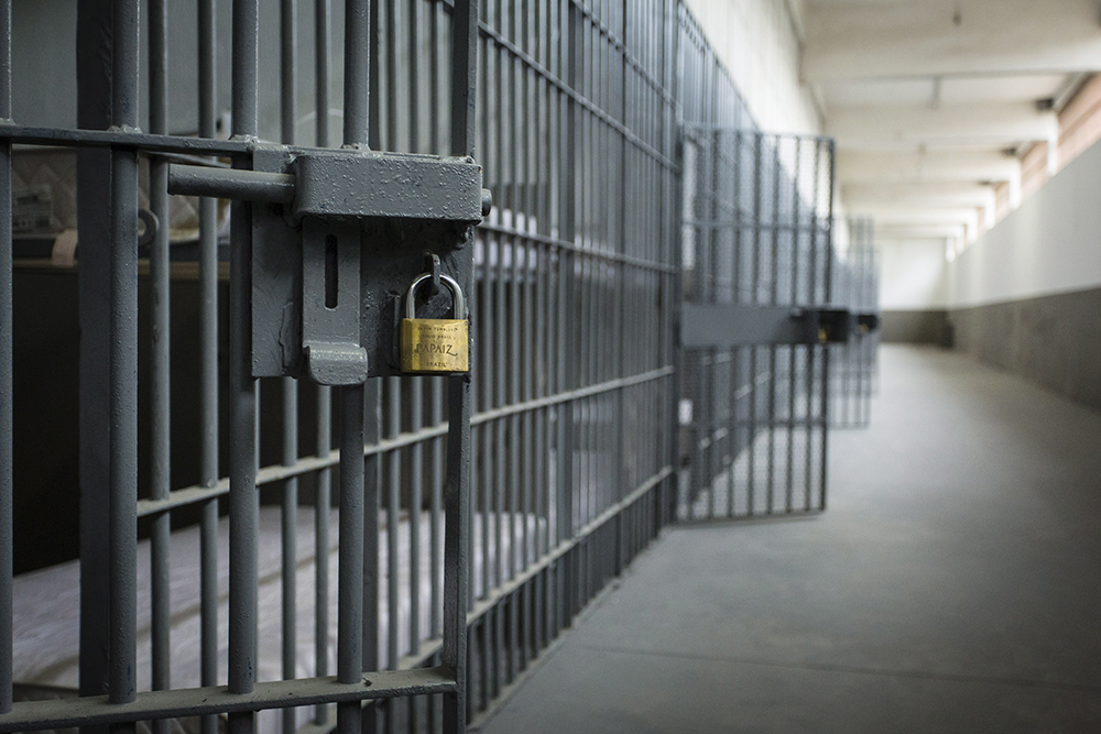 A “universidade do crime” e os abusos das prisões cautelares